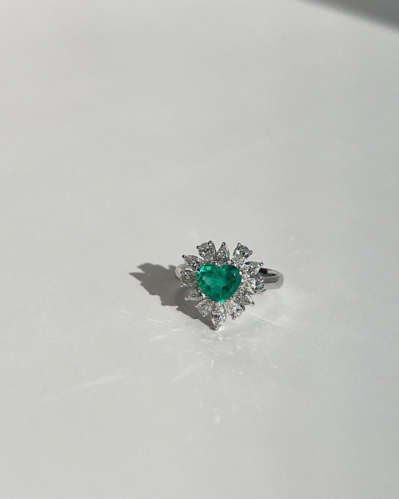 [ ONLY ONE ] 1.16ct Heart Emerald Diamond Ring