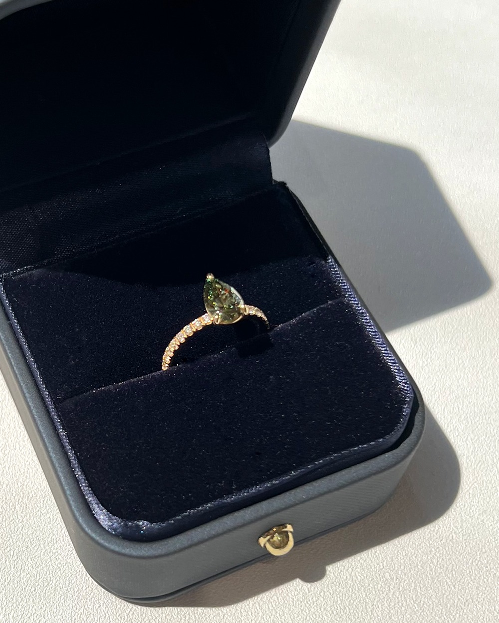 [ ONLY ONE ] Pear cut Green Diamond Ring